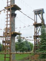Circuito multiaventura con puentes colgantes en Parque Europa Torrejón